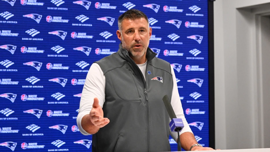 How Patriots’ Mike Vrabel Addressed Trade Rumors Involving Titans Owner