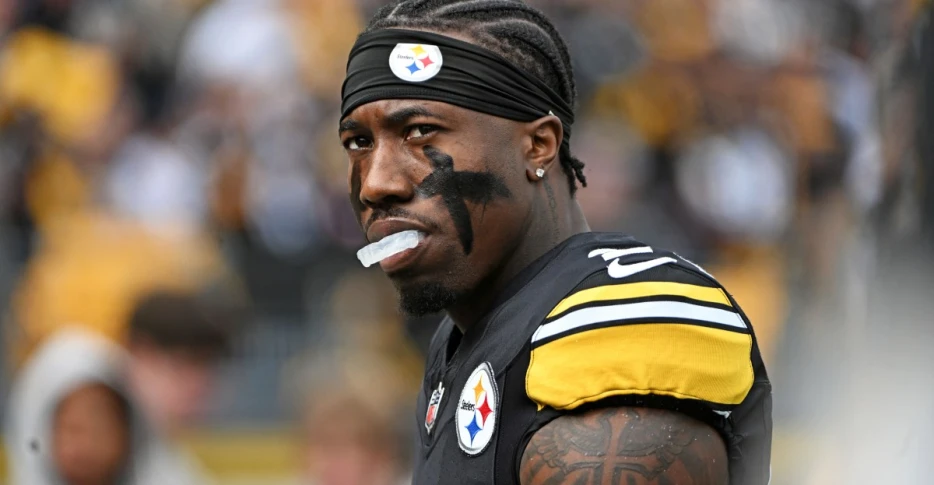 Joey Porter Jr. injured vs. Chargers