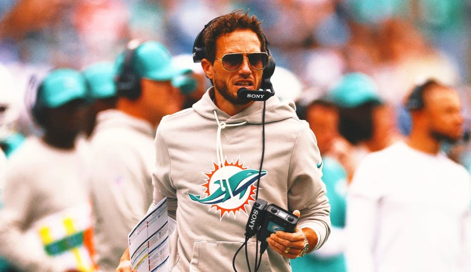 Mike McDaniel Laughs Off Viral Photo; Dolphins Find Joy, Belief In Win vs. Bills