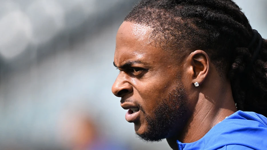 Rams’ Davante Adams leaves 49ers game with injury scare