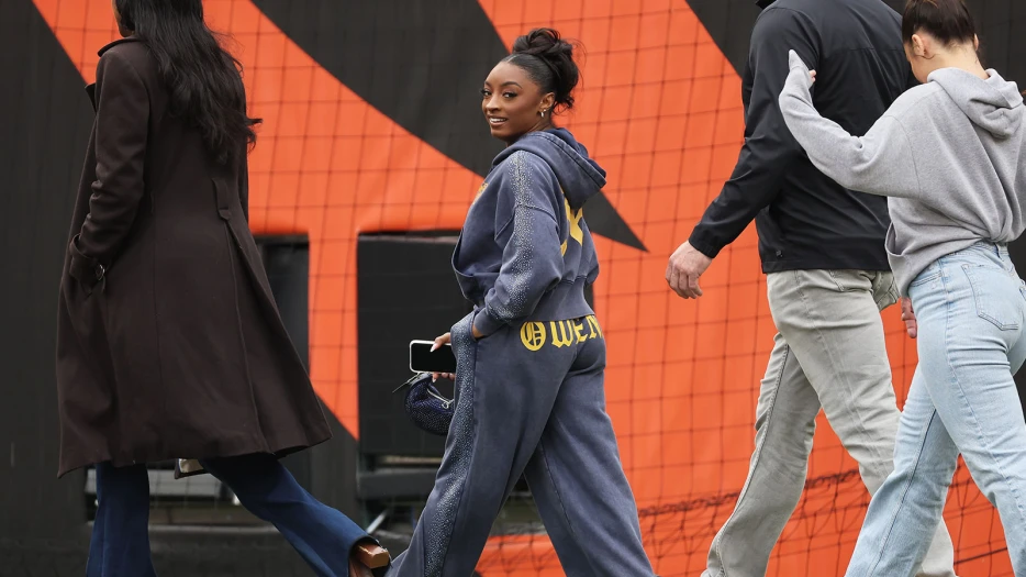Simone Biles couldn’t believe it was ‘frickin snowing’ at Soldier Field