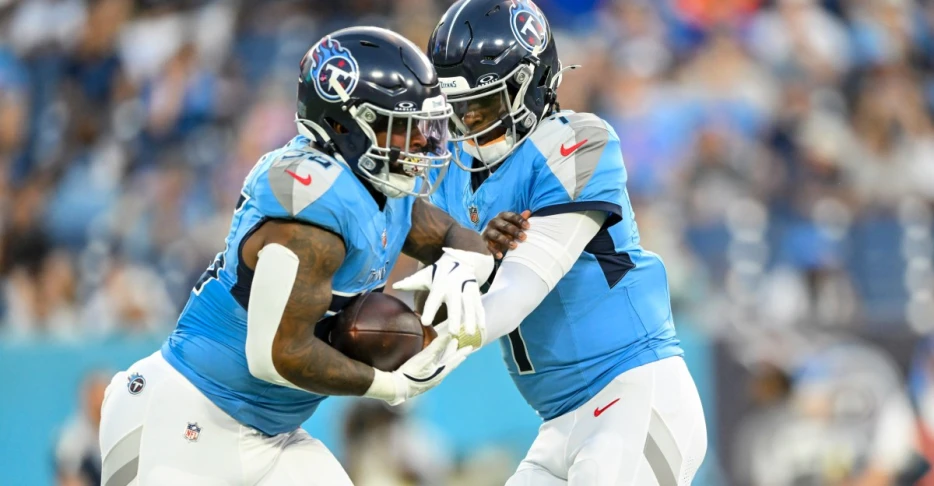 Titans make roster moves ahead of Texans game