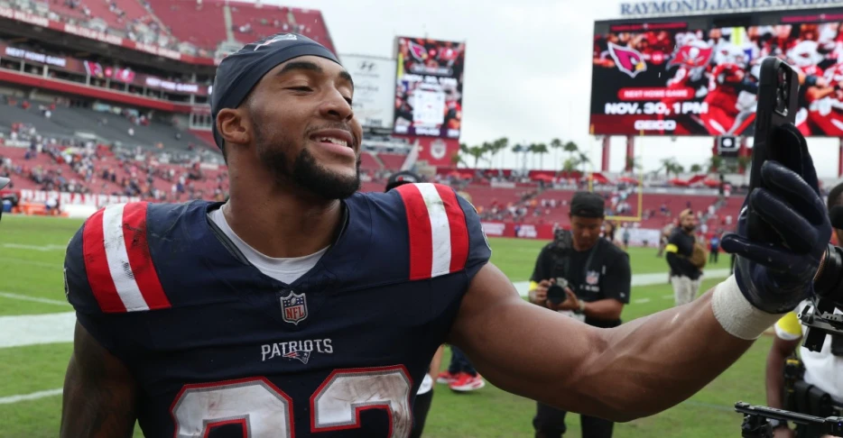 TreVeyon Henderson answers call in career performance against Buccaneers