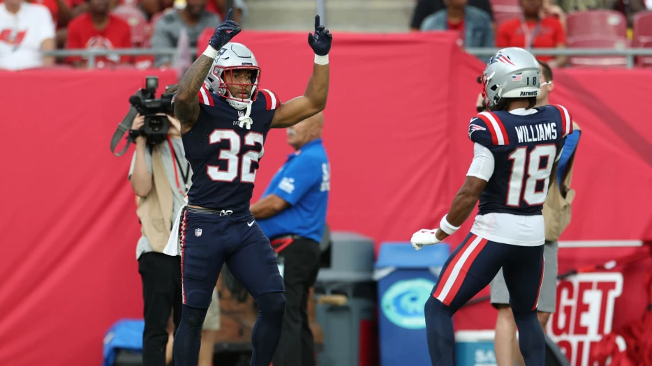 TreVeyon Henderson, Kyle Williams Team Up For Rare Randy Moss Feat In Patriots Win