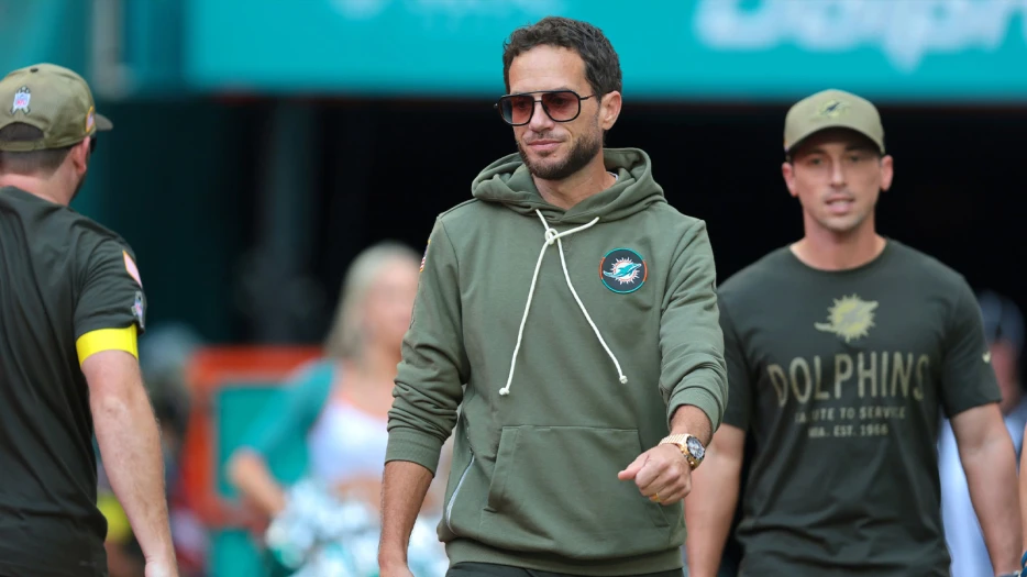 Why Dolphins HC Mike McDaniel called bizarre timeout before any time ran off in Bills game