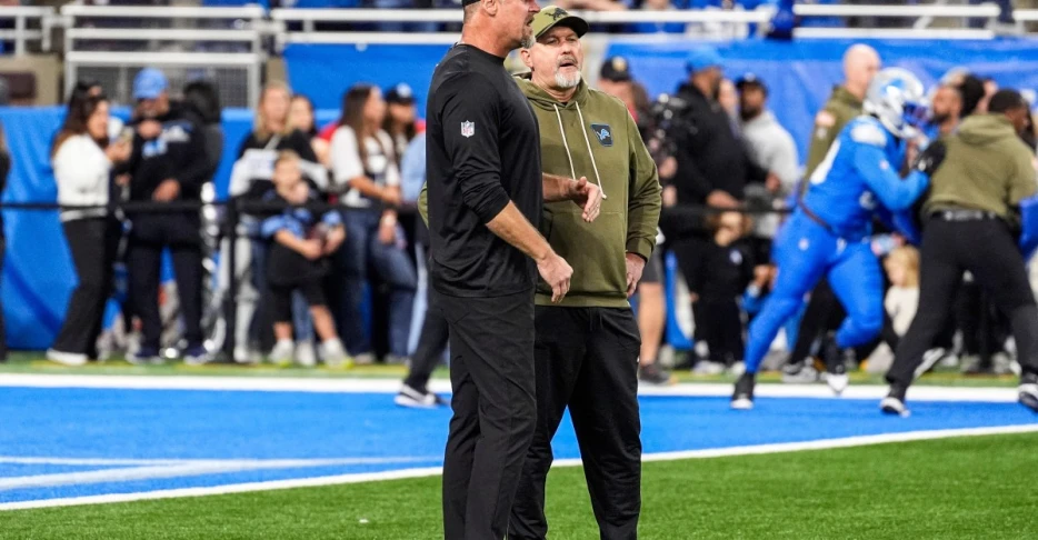 Dan Campbell play-calling reactions: What did he do differently?