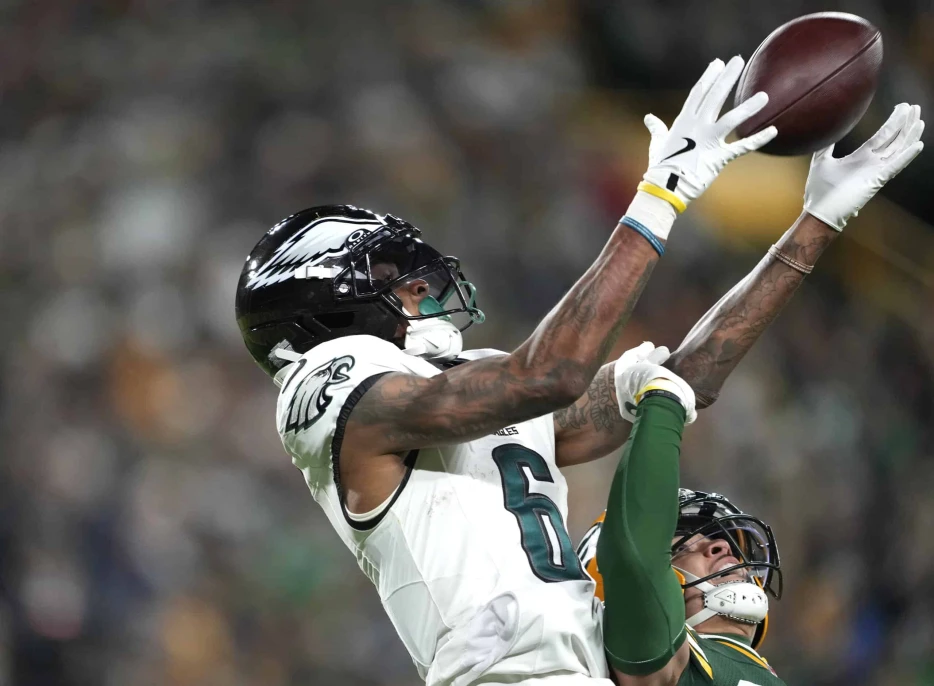 DeVonta Smith Reveals Honest Thoughts About Eagles Fans