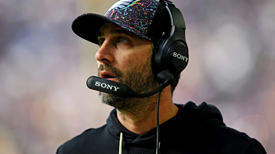 Eagles narrowly avoid disaster after bizarre 4th down AJ Brown deep shot