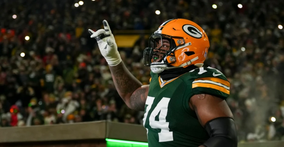 Elgton Jenkins carted to Packers locker room with ankle injury