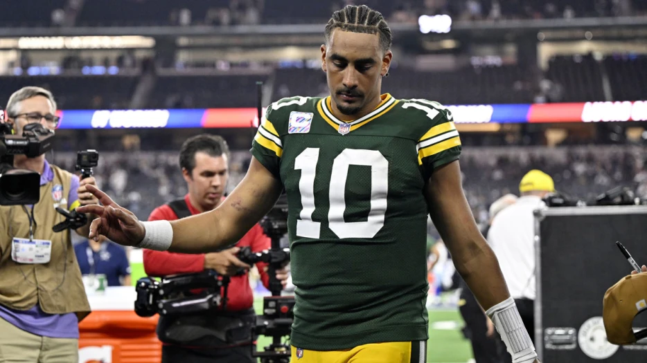 Fans roast Packers for ugly offense in MNF vs. Eagles