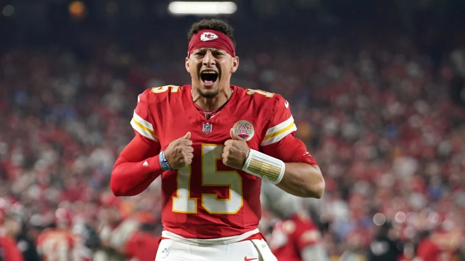 Patrick Mahomes throws 300th touchdown, Chiefs lead 6-3