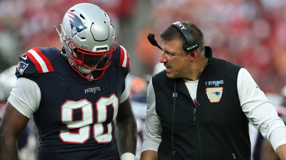 Patriots’ Mike Vrabel Shoots Down Comparisons Between 2001, 2025