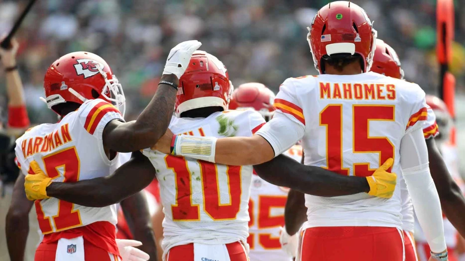 Tyreek Hill takes shot at Bills’ latest ex-Chiefs WR signing