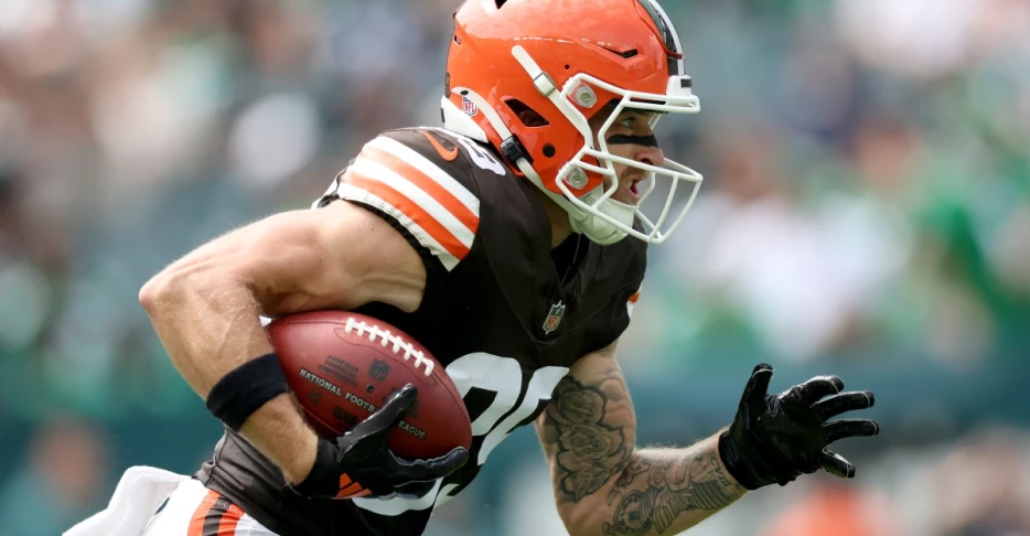 Browns promote fan favorite WR to the active roster from practice squad