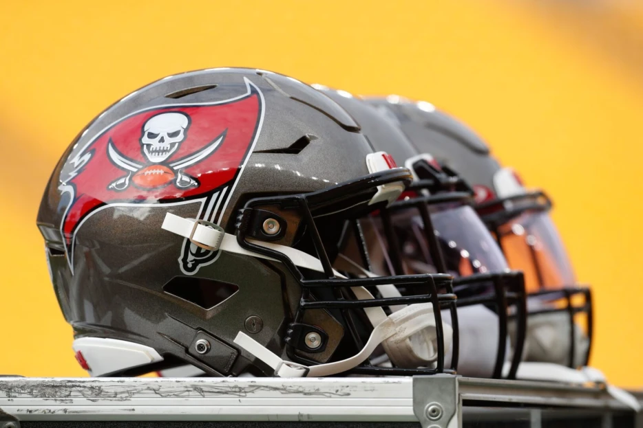 Buccaneers Signed OLB Benton Whitley To Practice Squad