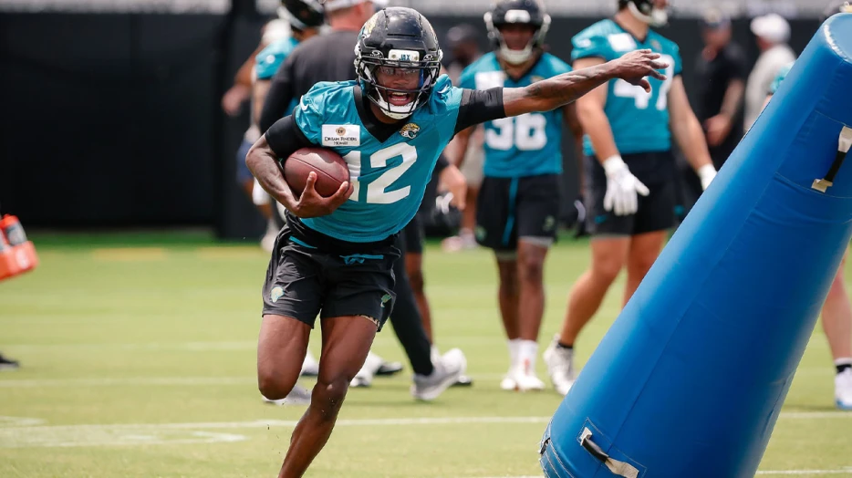 ESPN analyst questions Travis Hunter’s two-way Jaguars future after knee surgery