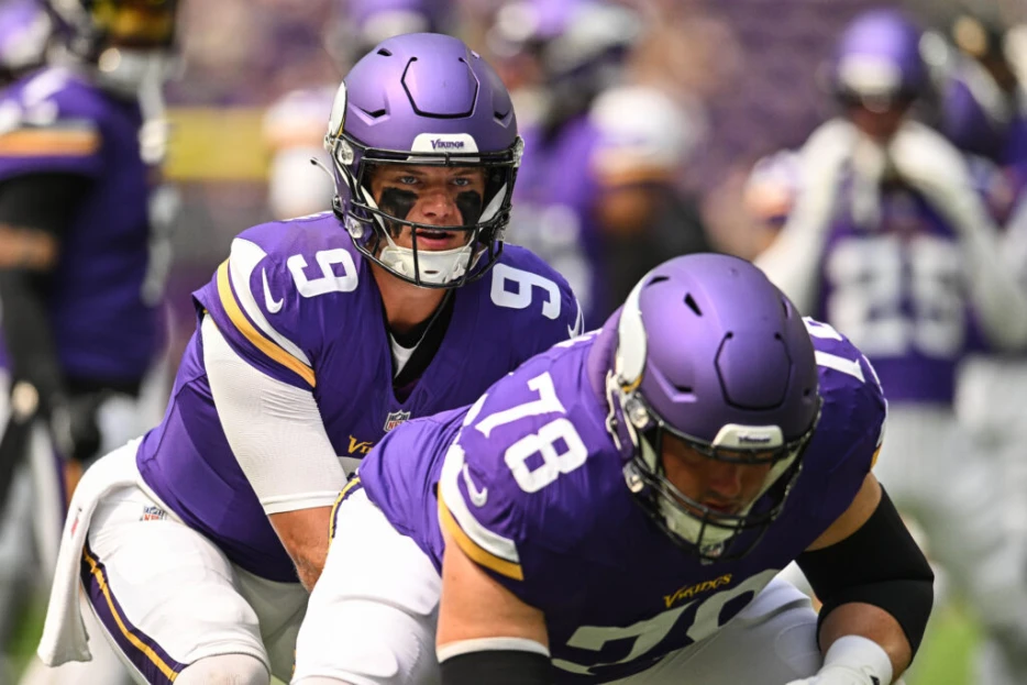 Vikings Designate C Ryan Kelly To Return From IR