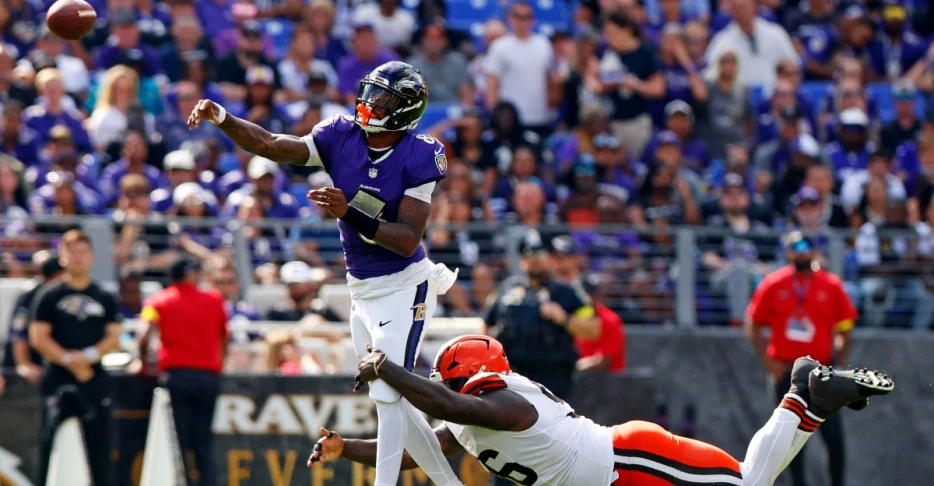 Browns vs Ravens injuries: Lamar Jackson’s knee concern, 6 Ravens not practicing