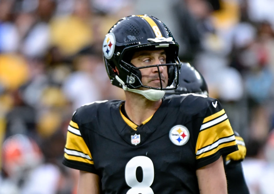 Former Steelers Player Floats Idea of Benching Aaron Rodgers: ‘You Gotta Make the Switch’