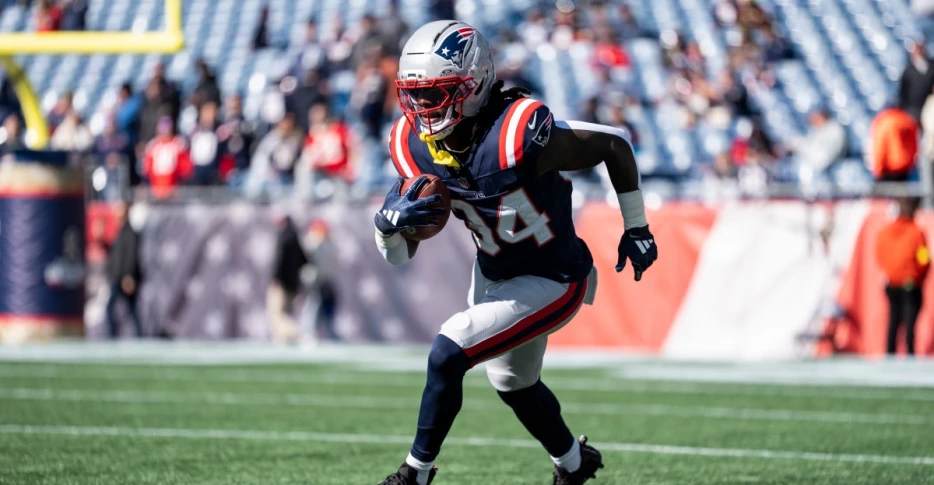 Patriots elevate veterans D’Ernest Johnson, Darius Harris from practice squad for Week 11