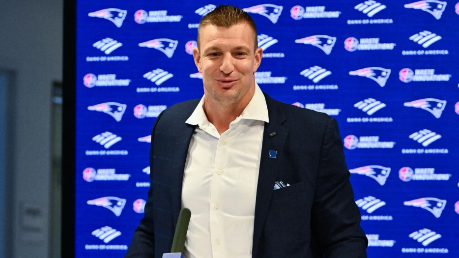 Patriots Share More Rob Gronkowski News After Signing One-Day Contract