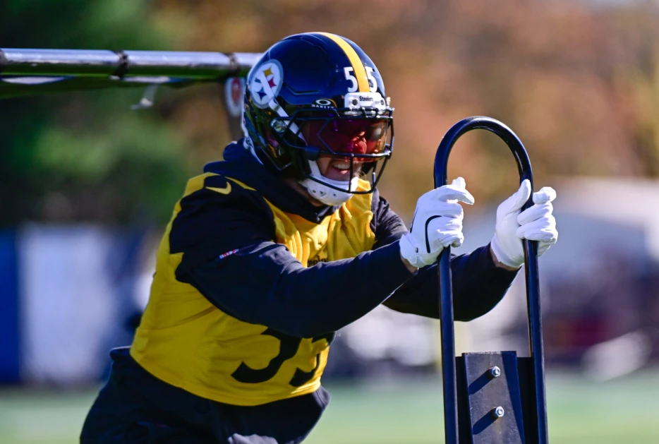 Steelers Sights &amp; Sounds: Holcomb, Starting OLs Back on Practice Field