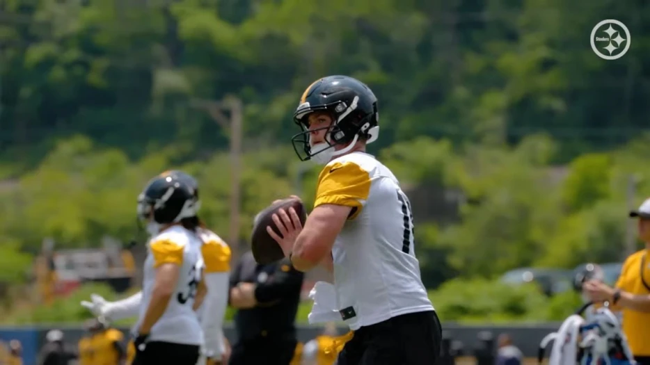 Will Howard Meticulously Documents Everything Aaron Rodgers Says To Him