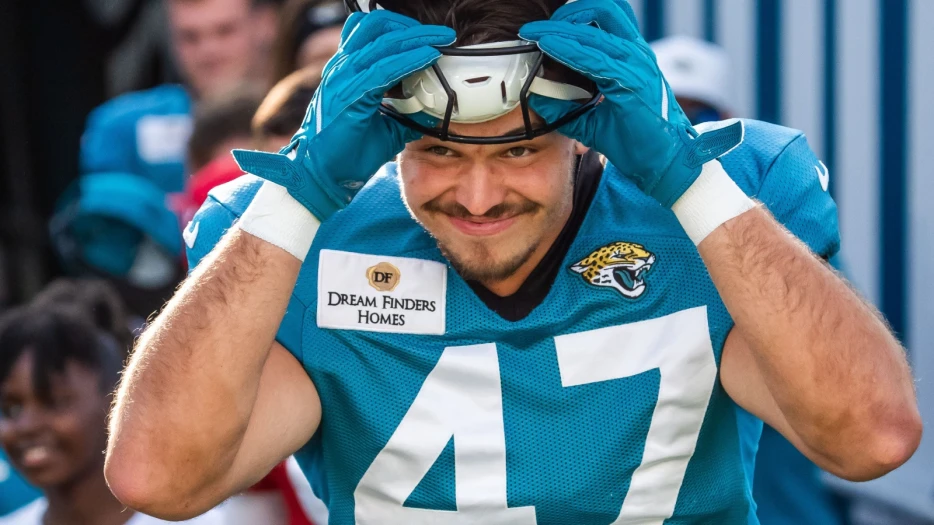 Fans Shocked To Learn Justin Herbert Has A Brother Who Plays In The NFL &amp; Looks Exactly Like Him