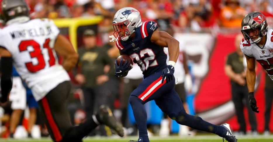Fans want Patriots to keep riding the hot hand at running back