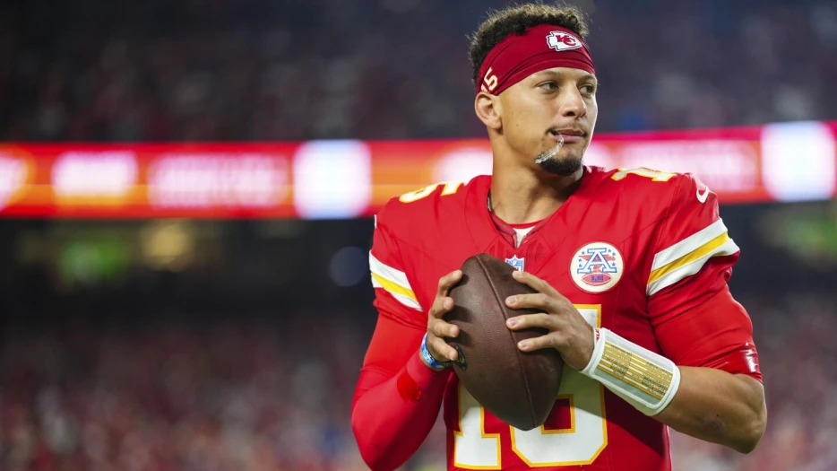 Patrick Mahomes earns 12th career AFC offensive player of the week award