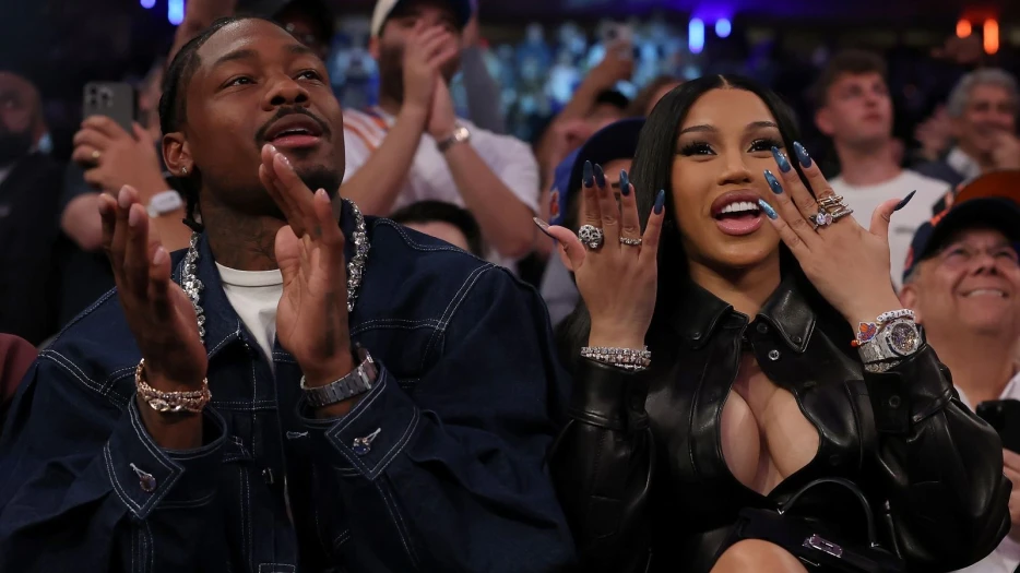 Patriots WR Stefon Diggs Seemingly Flirts With Cheerleader Shortly After GF Cardi B Announces Birth Of Child