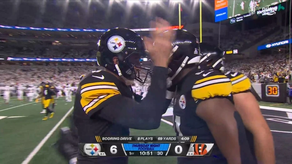 Beat Writer Believes DK Metcalf, Aaron Rodgers Have Been ‘A Click Off From The Outset Of The Season’