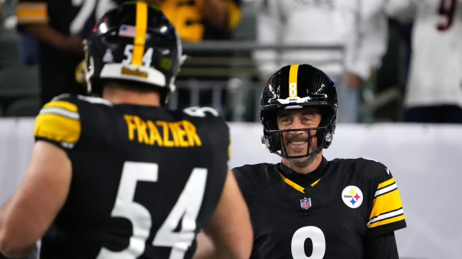 Aaron Rodgers' 11th TD of the season gives Steelers 7-0 lead