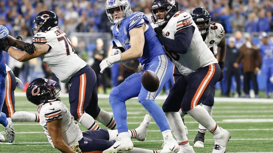 Aidan Hutchinson is emphasizing forced fumbles, and he's done it four games in a row