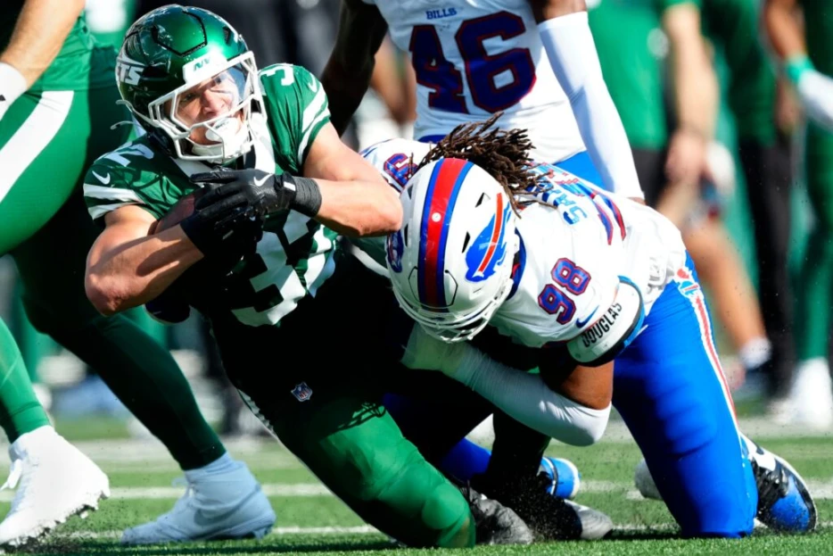 Bills Activate DT T.J. Sanders From IR, Sign WR Mecole Hardman To Active Roster