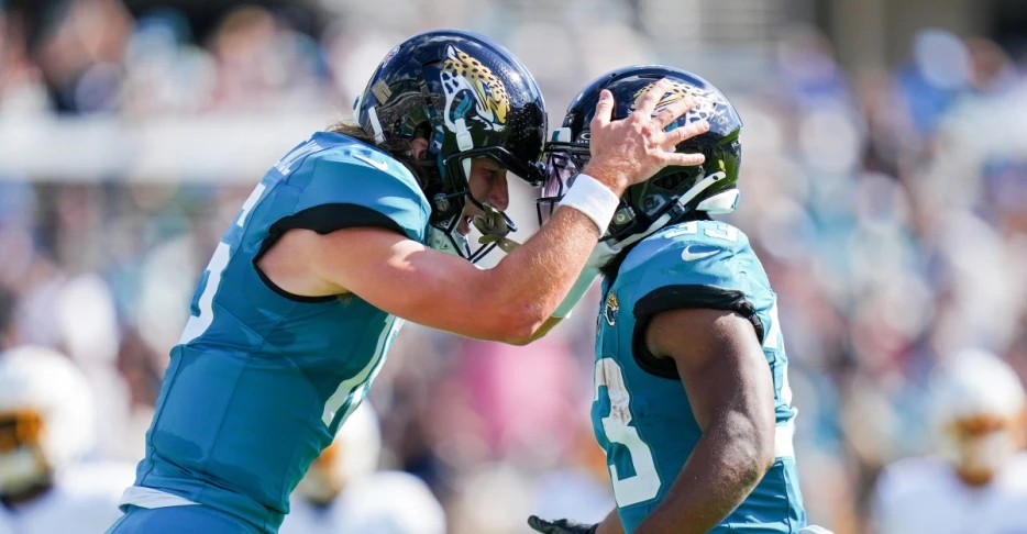 Jaguars Destroy Chargers at Home