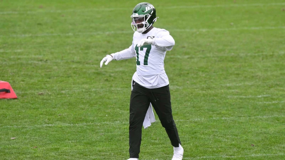 Jets’ Kris Boyd fighting for life after getting shot in Manhattan