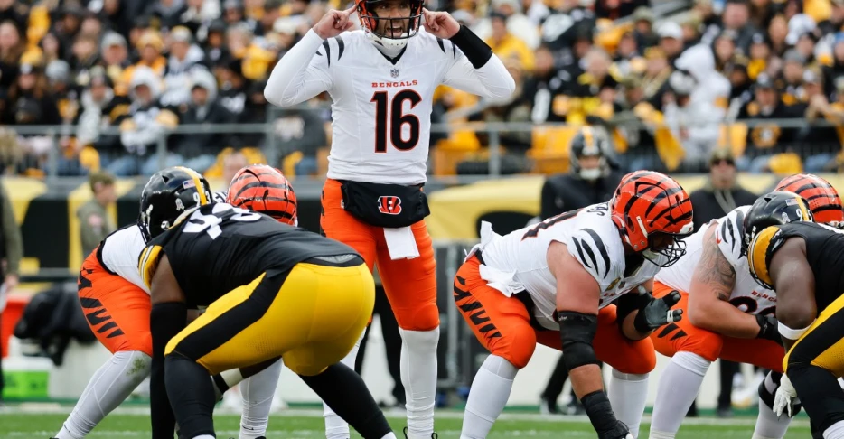 Joe Flacco makes history vs. Steelers