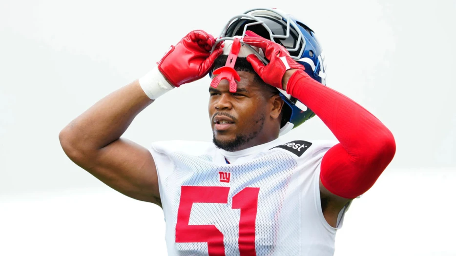 Was Giants’ Abdul Carter punished to start Packers game?