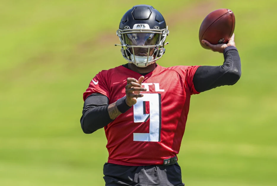 Falcons Fear QB Michael Penix Jr. Could Miss Time Due To Knee Injury