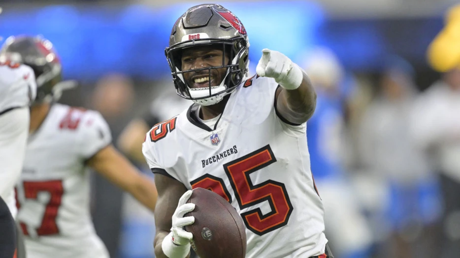 Key Buccaneers defender avoids serious injury after leaving Bills game