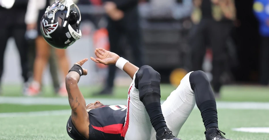 Michael Penix Jr. reportedly aggravated knee injury