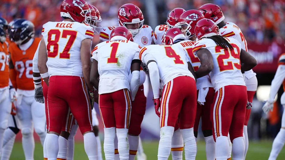 The Chiefs are 5-5 and at risk of missing the postseason. Is the dynasty over?