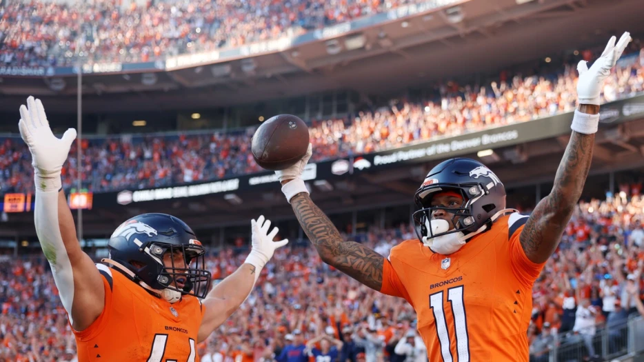 Broncos score 33 points in fourth quarter, stun Giants to improve to 5-2