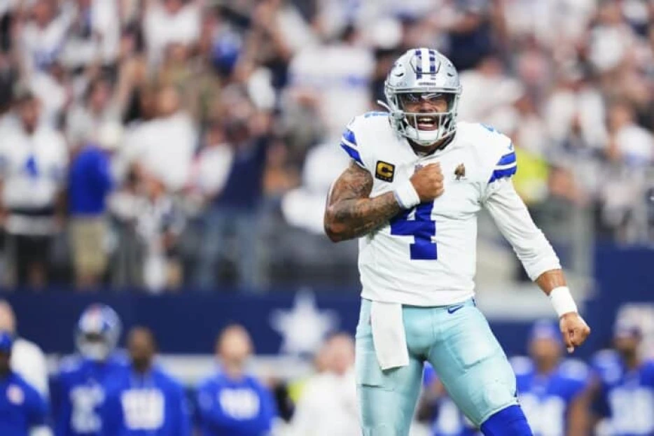 Cowboys Win Revives Season in 33-16 Blowout of Raiders