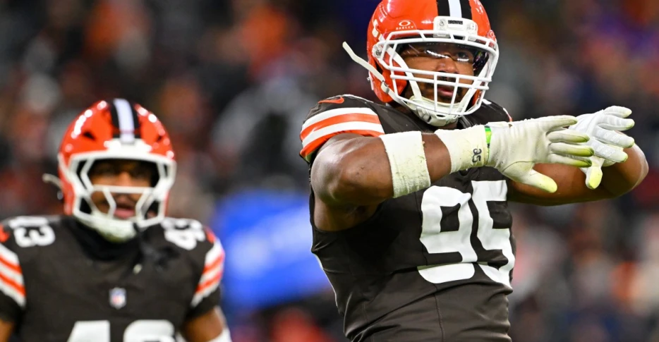 Daily Dawg Chow 11/18: Snapcounts, Bernie Kosar medical update and more