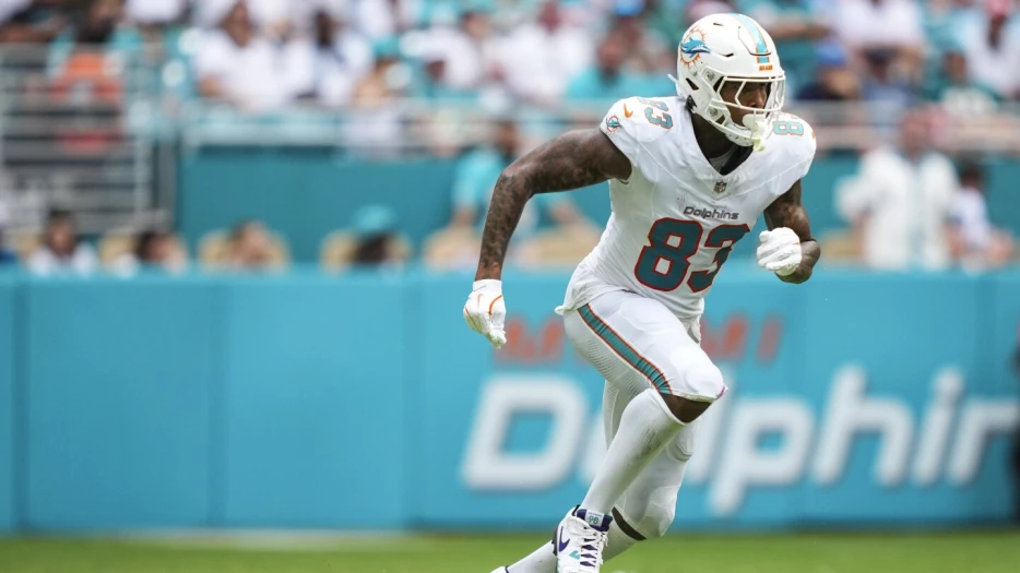 Darren Waller week-to-week with pectoral strain