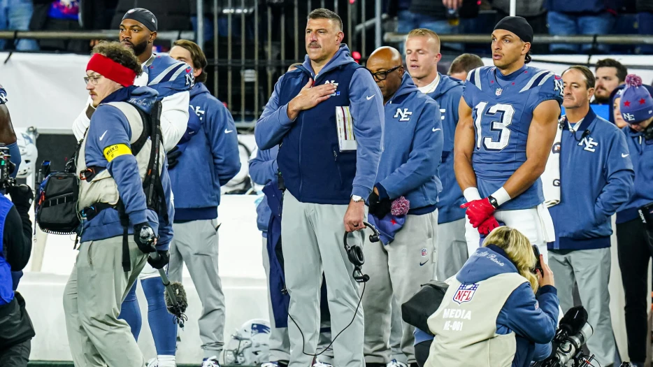 Mike Vrabel’s Hilarious Message To Rob Gronkowski Before Contract Signing