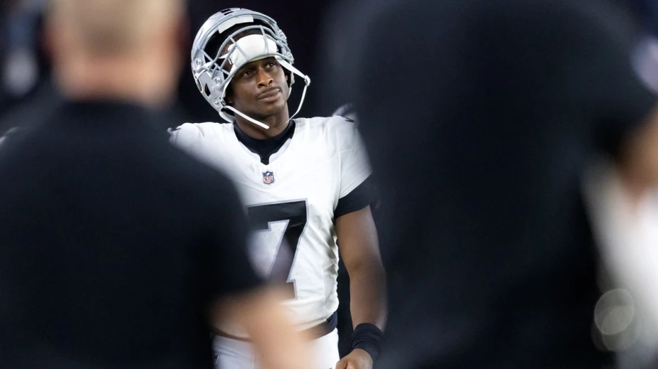 Raiders QB Geno Smith pass tipped for INT as brutal MNF effort vs. Cowboys continues