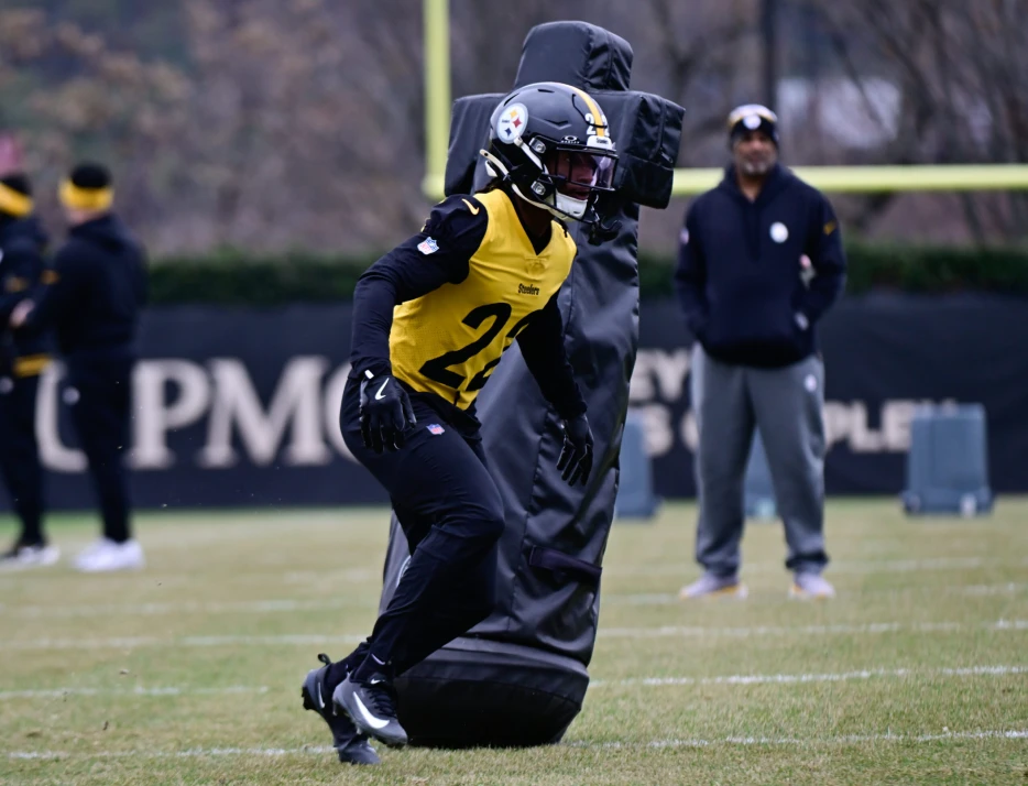 Darius Slay Returns to Steelers Practice from Concussion Protocol